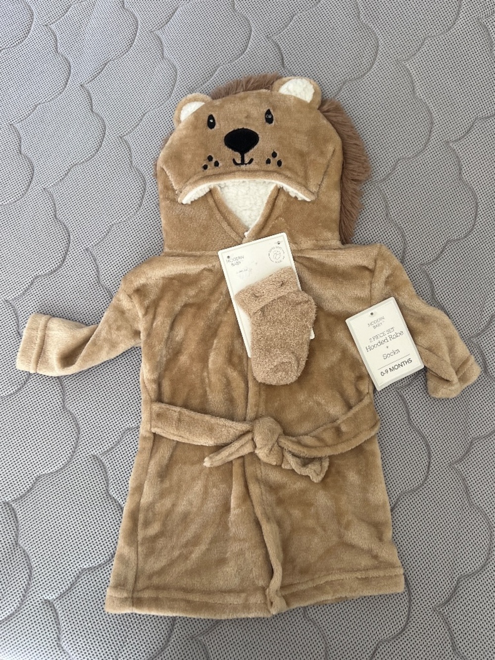 NWT! 0-9 baby bath robe with socks